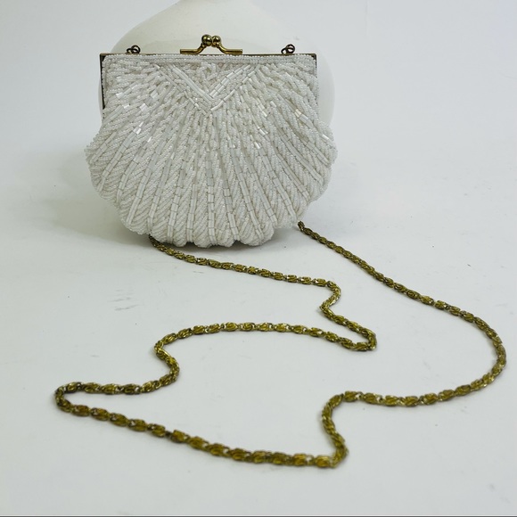 Vintage 60s Hand Made Beaded Shell Hinge Crossbody